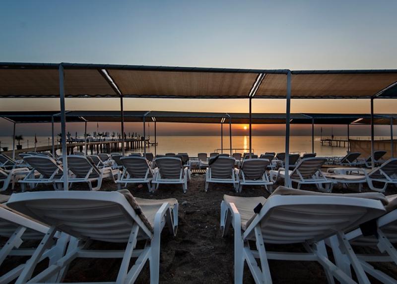 Larissa Mare Beach / Larissa Mare Beach