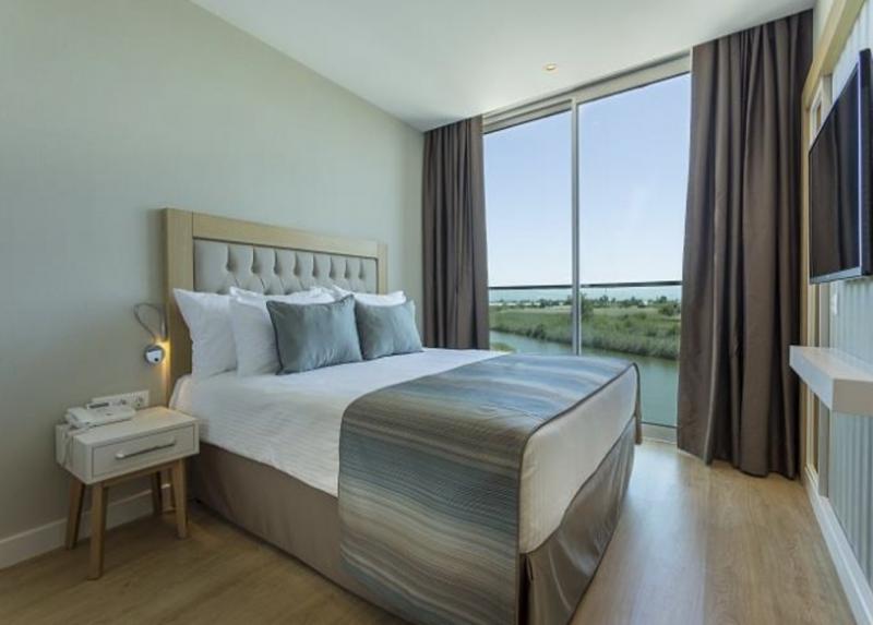 Aska Lara River Suite / Aska Lara River Suite
