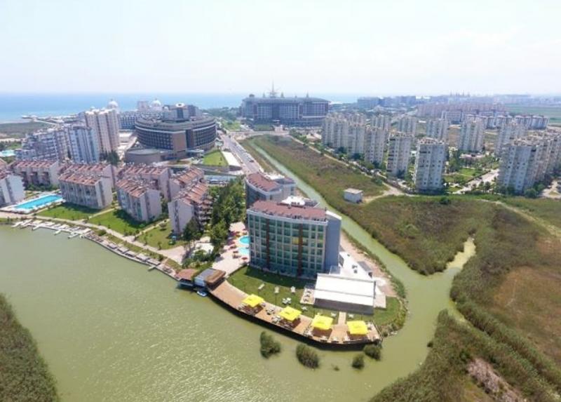 Aska Lara River Suite / Aska Lara River Suite