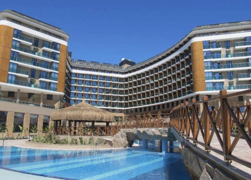 Aska Lara River Suite / Aska Lara River Suite