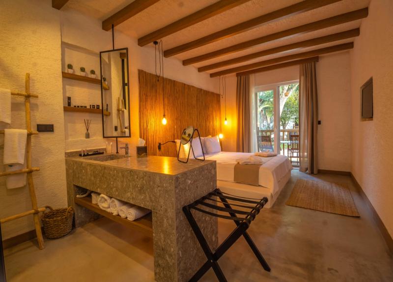 Very Chic Hotel / Very Chic Hotel