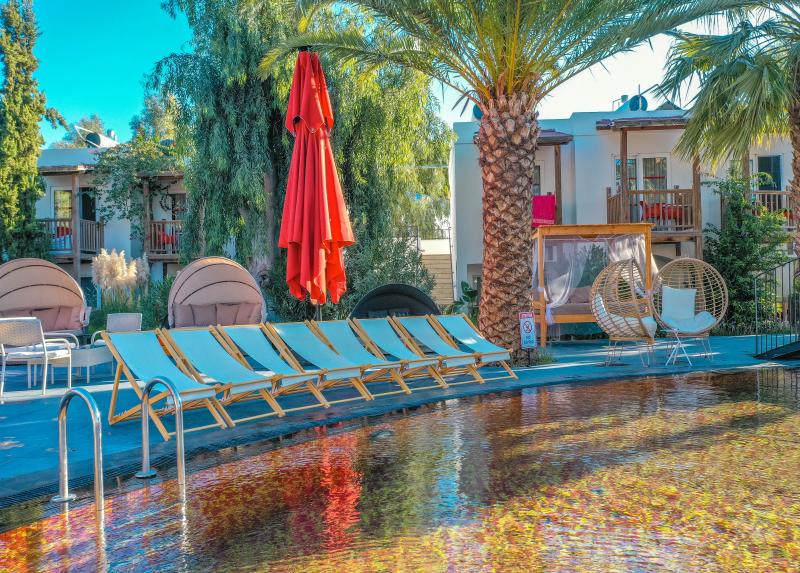 Very Chic Hotel / Very Chic Hotel