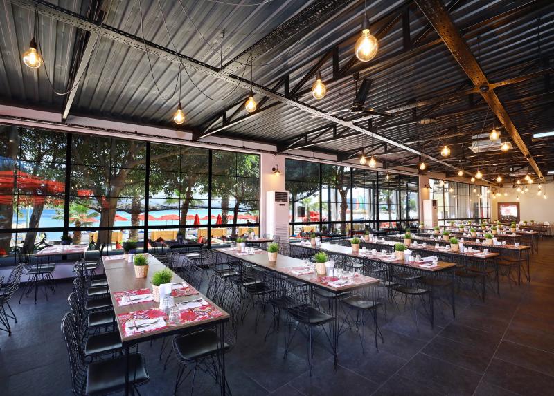 Very Chic Hotel / Very Chic Hotel