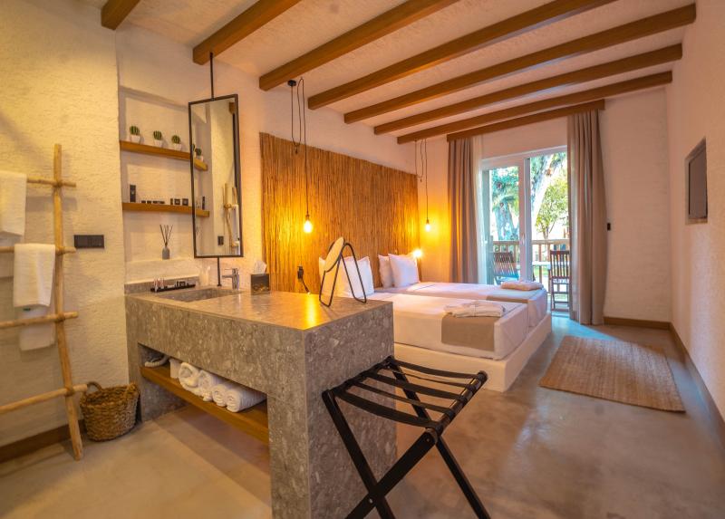 Very Chic Hotel / Very Chic Hotel