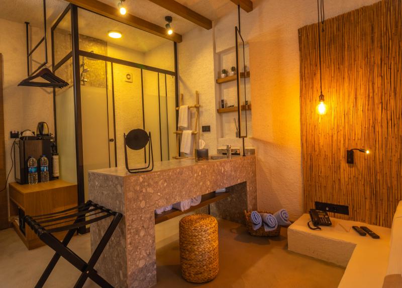 Very Chic Hotel / Very Chic Hotel