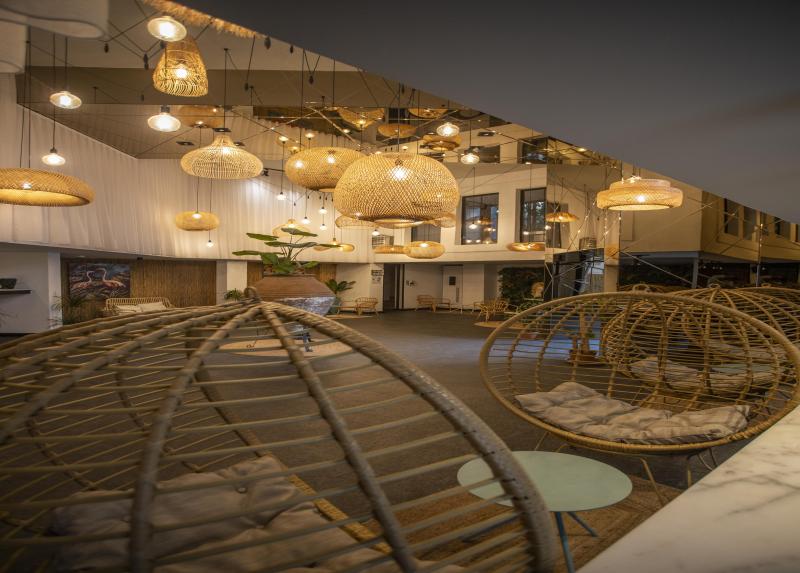 Very Chic Hotel / Very Chic Hotel