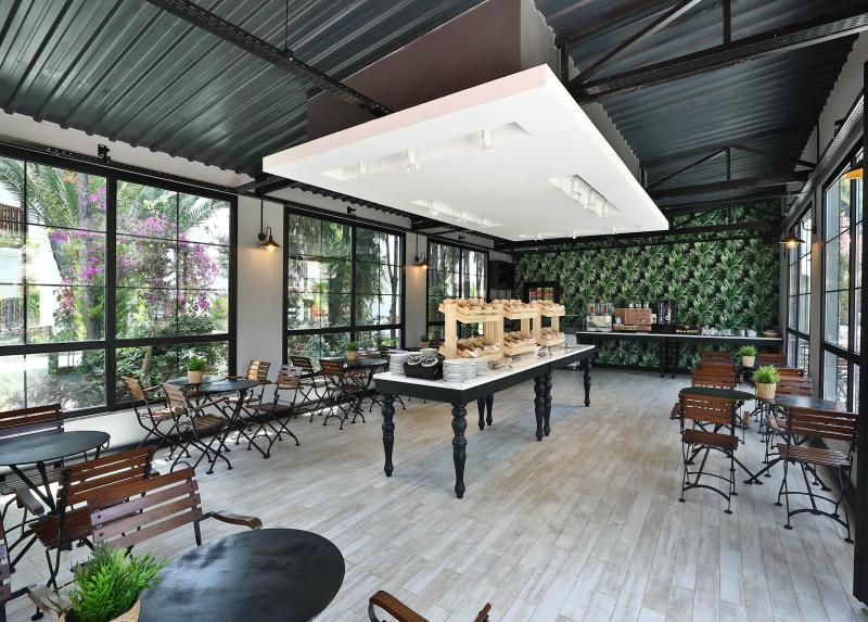 Very Chic Hotel / Very Chic Hotel