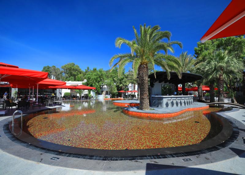 Very Chic Hotel / Very Chic Hotel