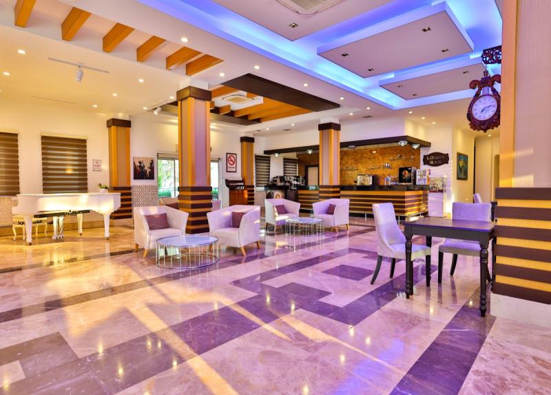 Crystal Aura Beach Resort And Spa / Crystal Aura Beach Resort And Spa