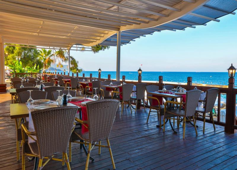 Crystal Aura Beach Resort And Spa / Crystal Aura Beach Resort And Spa