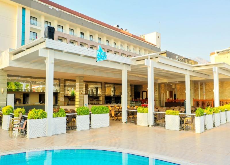 Crystal Aura Beach Resort And Spa / Crystal Aura Beach Resort And Spa