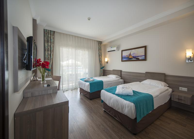 Crystal Aura Beach Resort And Spa / Crystal Aura Beach Resort And Spa