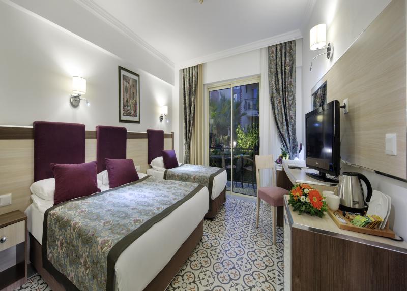 Crystal Aura Beach Resort And Spa / Crystal Aura Beach Resort And Spa