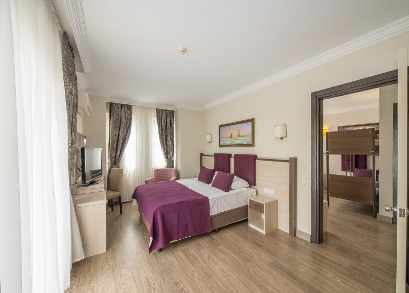 Crystal Aura Beach Resort And Spa / Crystal Aura Beach Resort And Spa