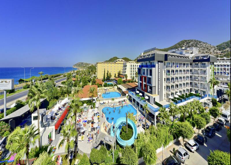 White City Beach Hotel / White City Beach Hotel