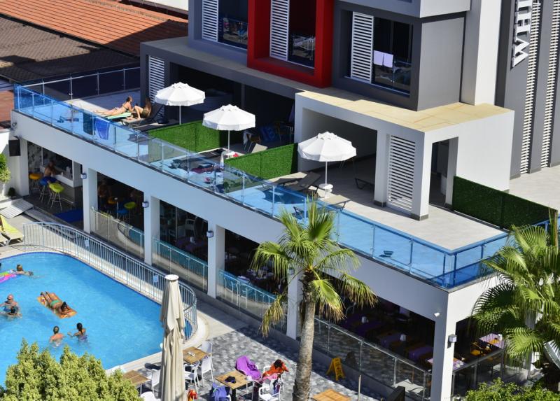 White City Beach Hotel / White City Beach Hotel