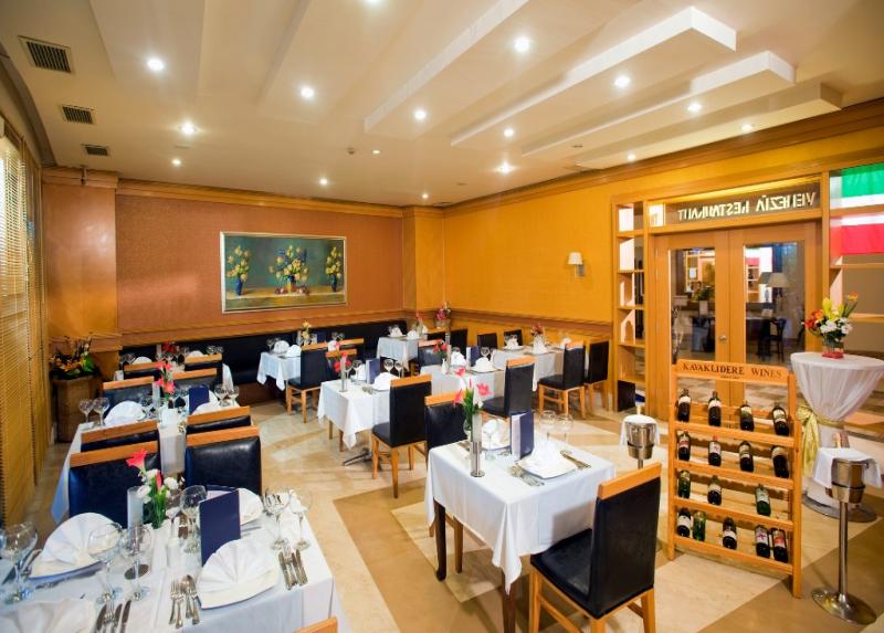 Crystal Admiral Resort Suites And Spa / Crystal Admiral Resort Suites And Spa