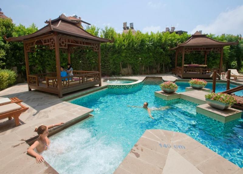 Crystal Admiral Resort Suites And Spa / Crystal Admiral Resort Suites And Spa