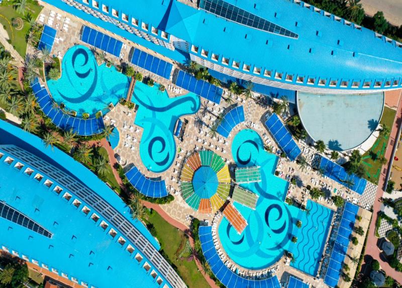 Crystal Admiral Resort Suites And Spa / Crystal Admiral Resort Suites And Spa