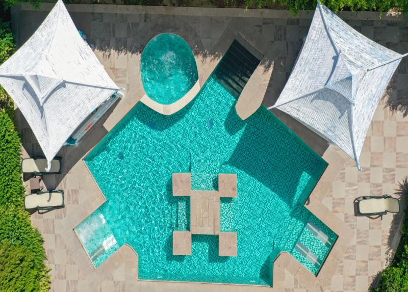 Crystal Admiral Resort Suites And Spa / Crystal Admiral Resort Suites And Spa