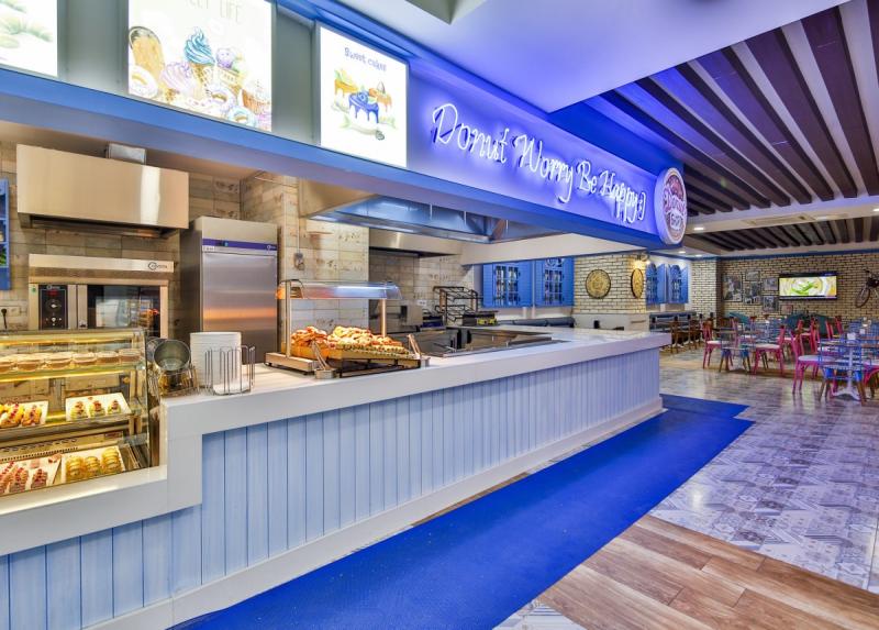 Crystal Admiral Resort Suites And Spa / Crystal Admiral Resort Suites And Spa