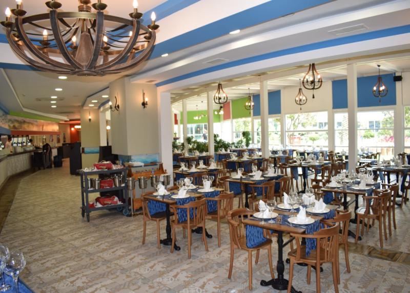 Crystal Admiral Resort Suites And Spa / Crystal Admiral Resort Suites And Spa