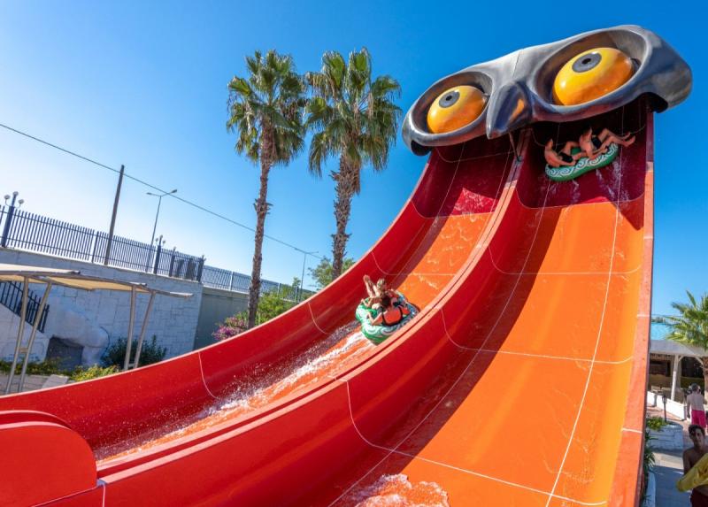 Crystal Admiral Resort Suites And Spa / Crystal Admiral Resort Suites And Spa