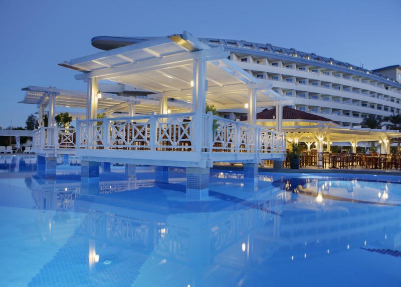 Crystal Admiral Resort Suites And Spa / Crystal Admiral Resort Suites And Spa