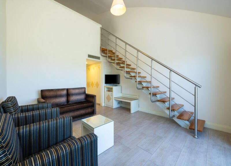 Crystal Admiral Resort Suites And Spa / Crystal Admiral Resort Suites And Spa