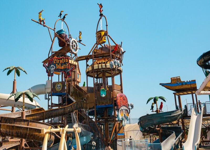 Crystal Admiral Resort Suites And Spa / Crystal Admiral Resort Suites And Spa