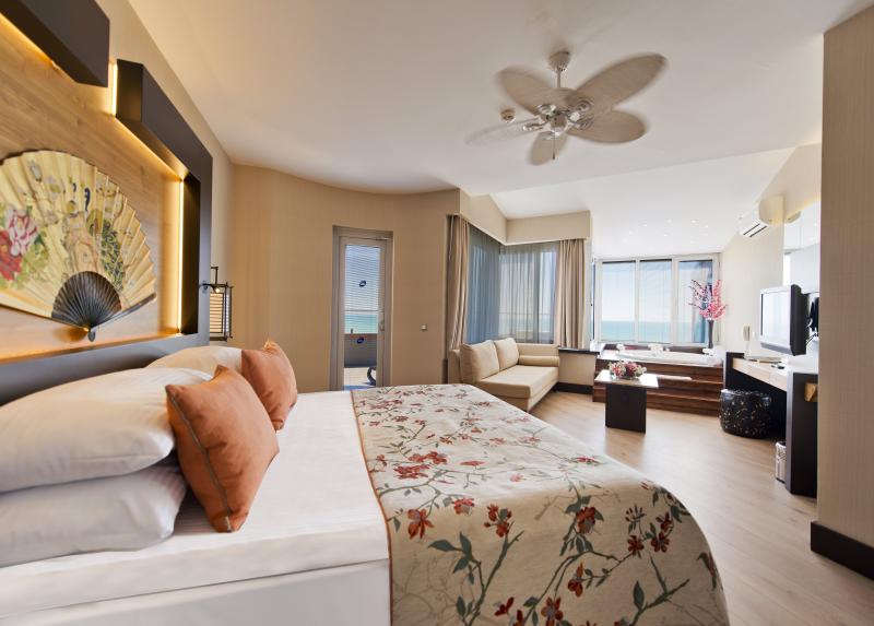 Limak Lara Deluxe Hotel & Resort / Limak Lara Deluxe Hotel & Resort