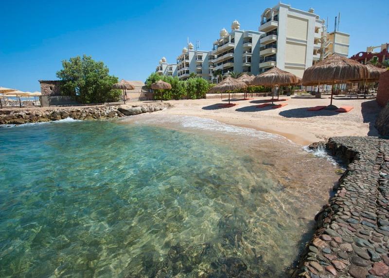 Sun And Sea Hotel / Sun And Sea Hotel