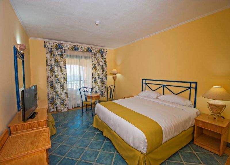 Sun And Sea Hotel / Sun And Sea Hotel