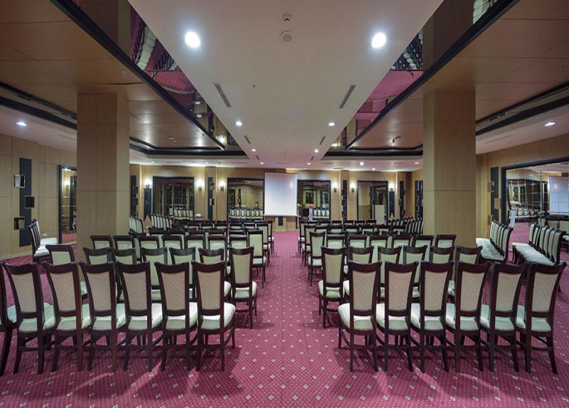 Grand Ring Hotel / Grand Ring Hotel