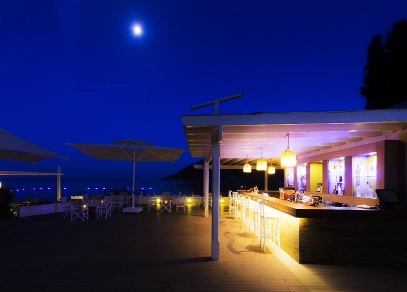 Liv Hotel By Bellazure / Liv Hotel By Bellazure