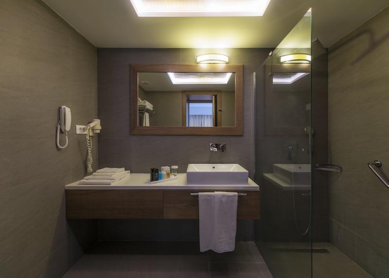 Liv Hotel By Bellazure / Liv Hotel By Bellazure