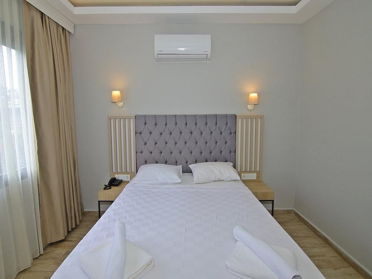 Bleu Nuit Hotel / Bleu Nuit Hotel