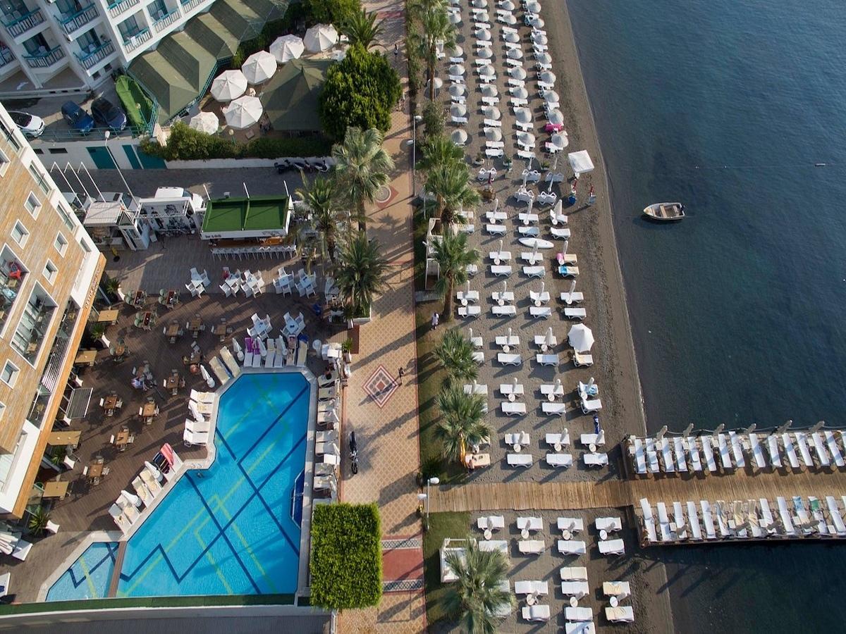 Cettia Beach Resort / Cettia Beach Resort