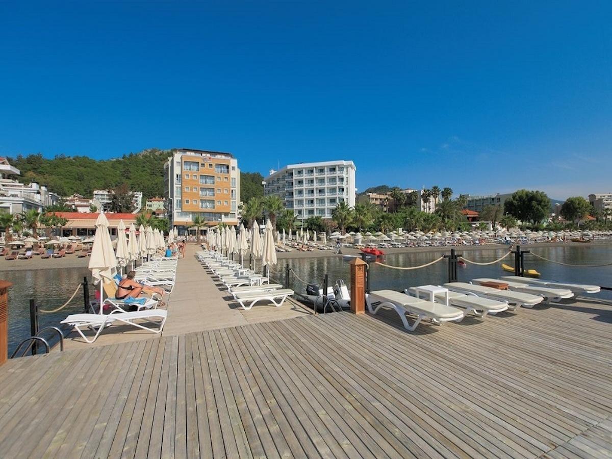 Cettia Beach Resort / Cettia Beach Resort