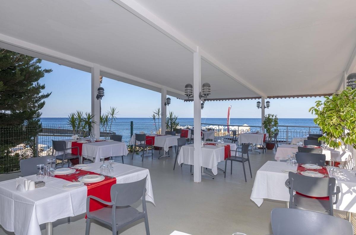Armas Beach / Armas Beach
