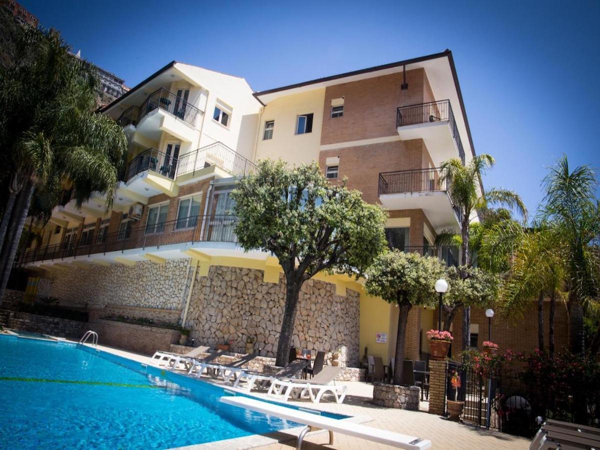 Corallo Hotel / Corallo Hotel