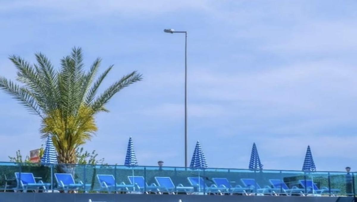 Relax Beach Hotel / Relax Beach Hotel