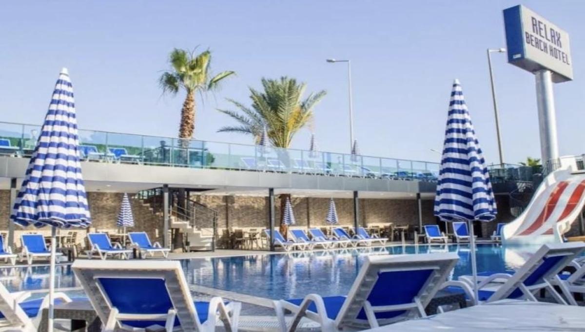 Relax Beach Hotel / Relax Beach Hotel