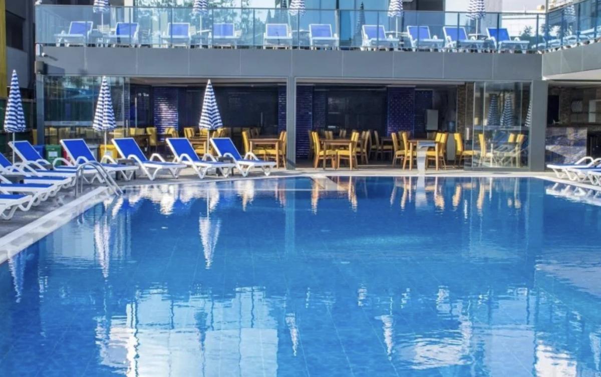 Relax Beach Hotel / Relax Beach Hotel
