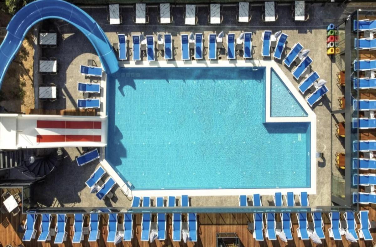 Relax Beach Hotel / Relax Beach Hotel