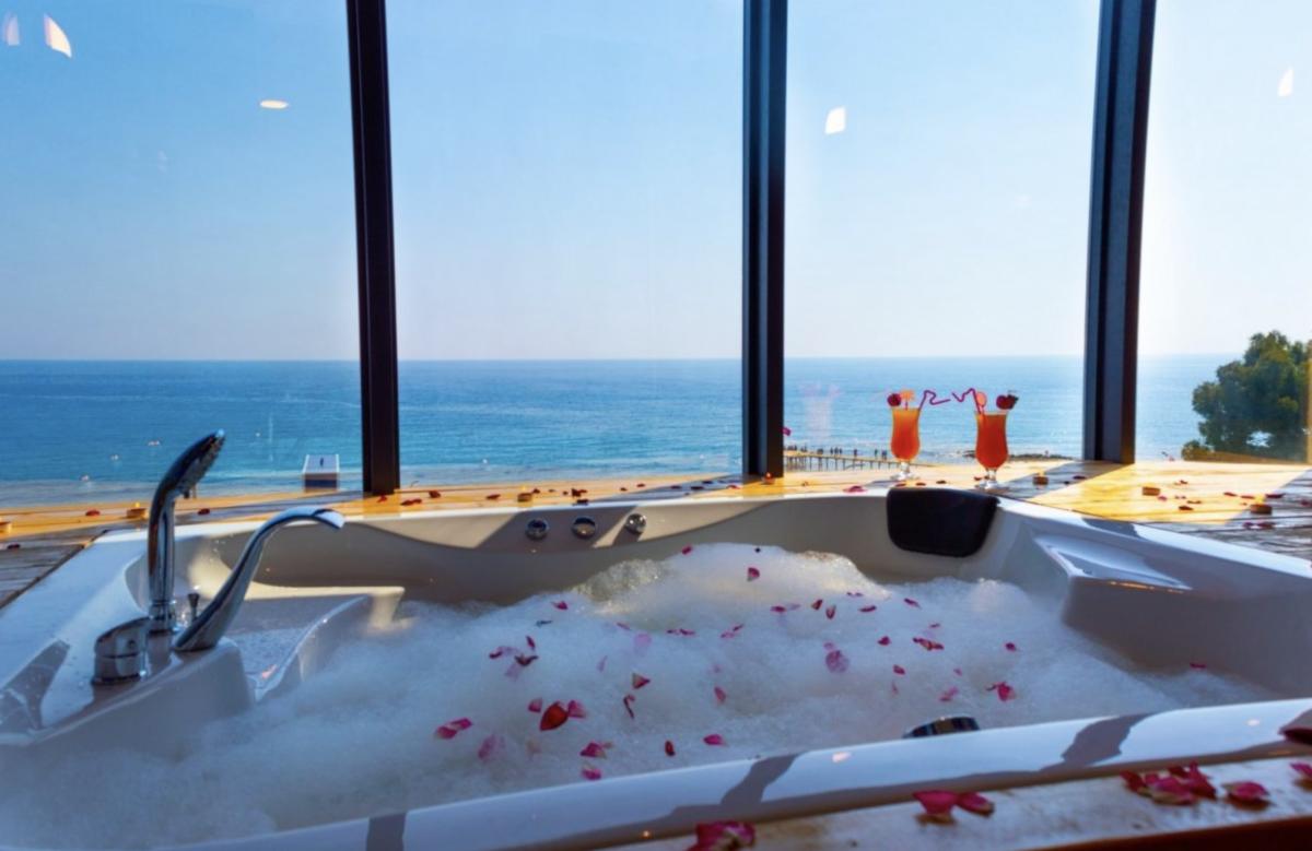 Relax Beach Hotel / Relax Beach Hotel