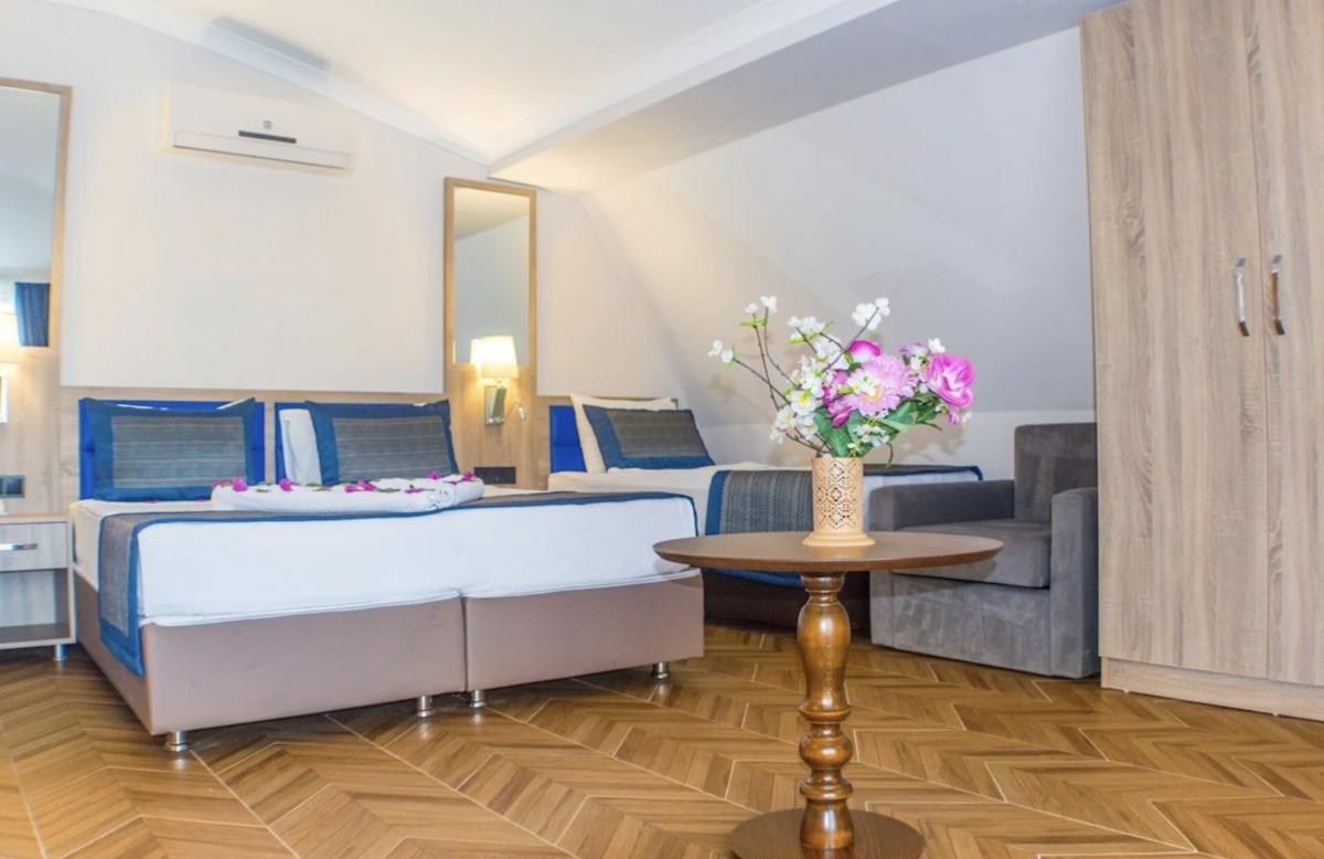 Relax Beach Hotel / Relax Beach Hotel