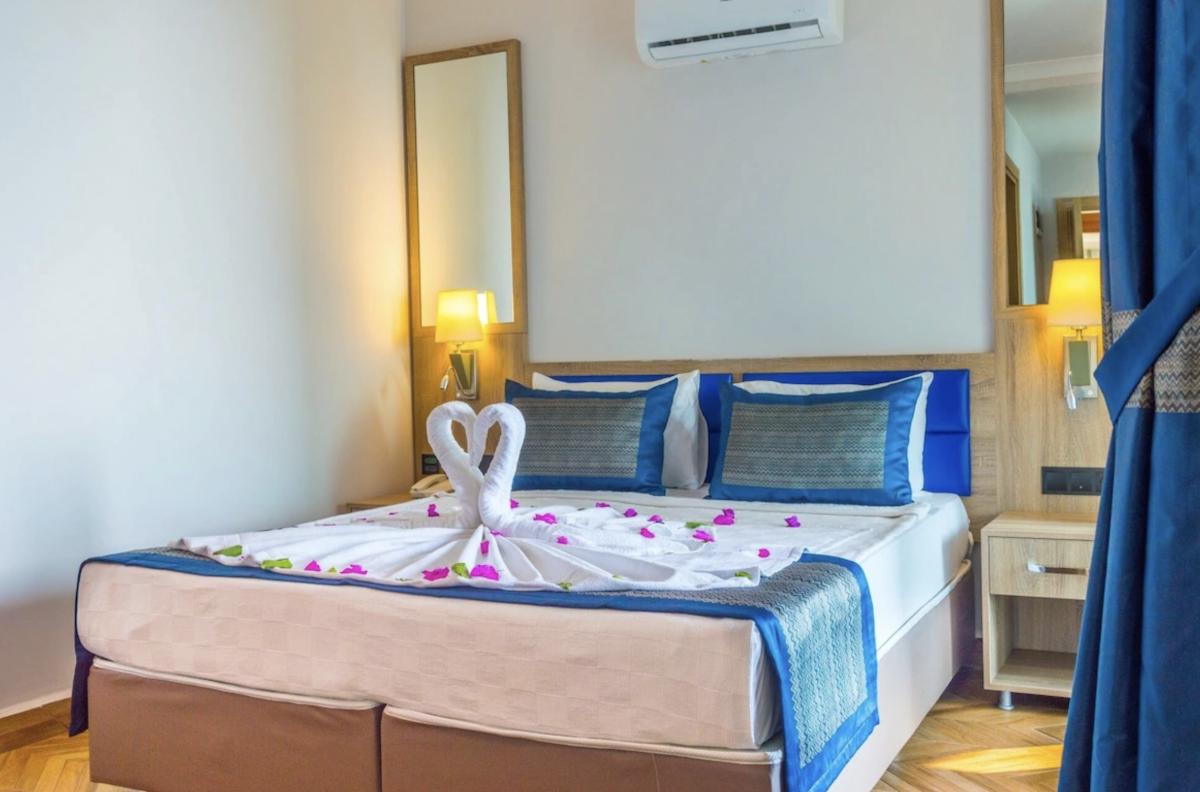 Relax Beach Hotel / Relax Beach Hotel