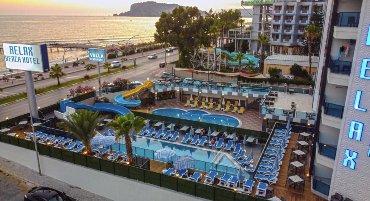 Relax Beach Hotel / Relax Beach Hotel