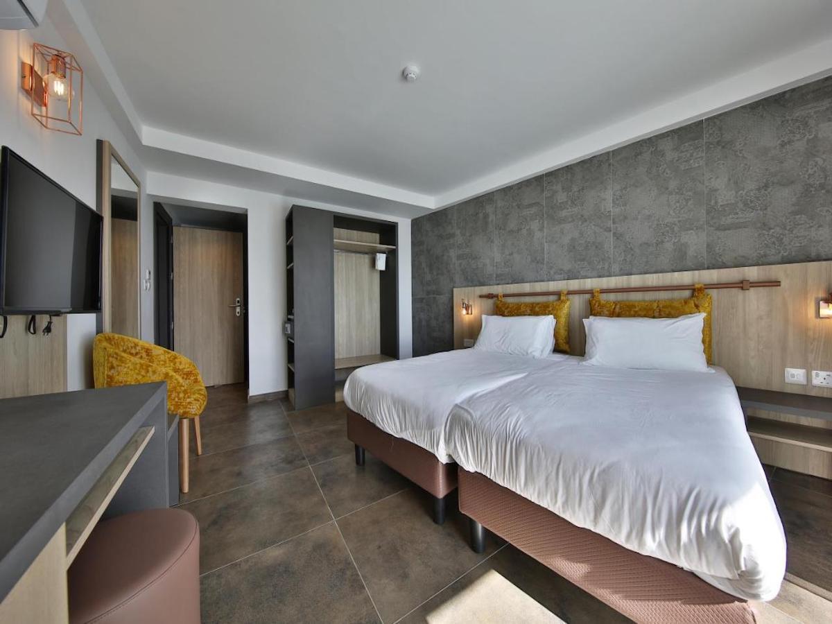The Ivy Hotel / The Ivy Hotel